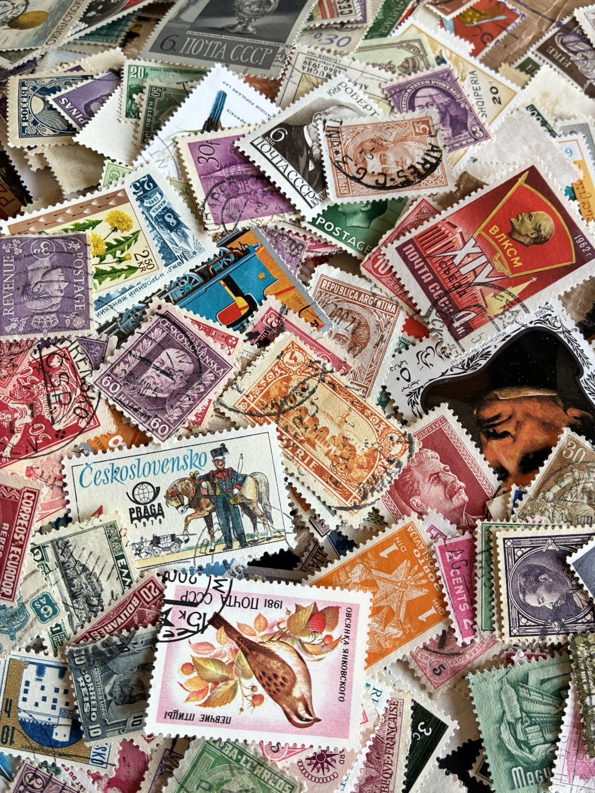 Worldwide Stamps For Collectors. NOT an ordinary Selection Worldwide Stamps For Collectors. NOT an ordinary Selection
