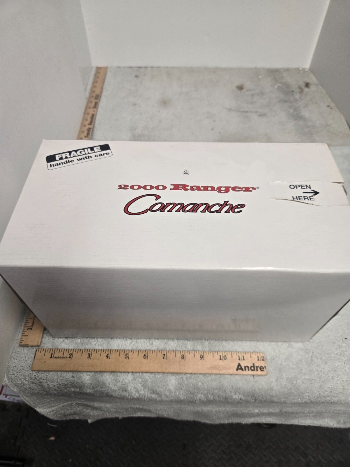 Vintage 2000 ranger comanche boat & trailer, danbury mint, model  with box