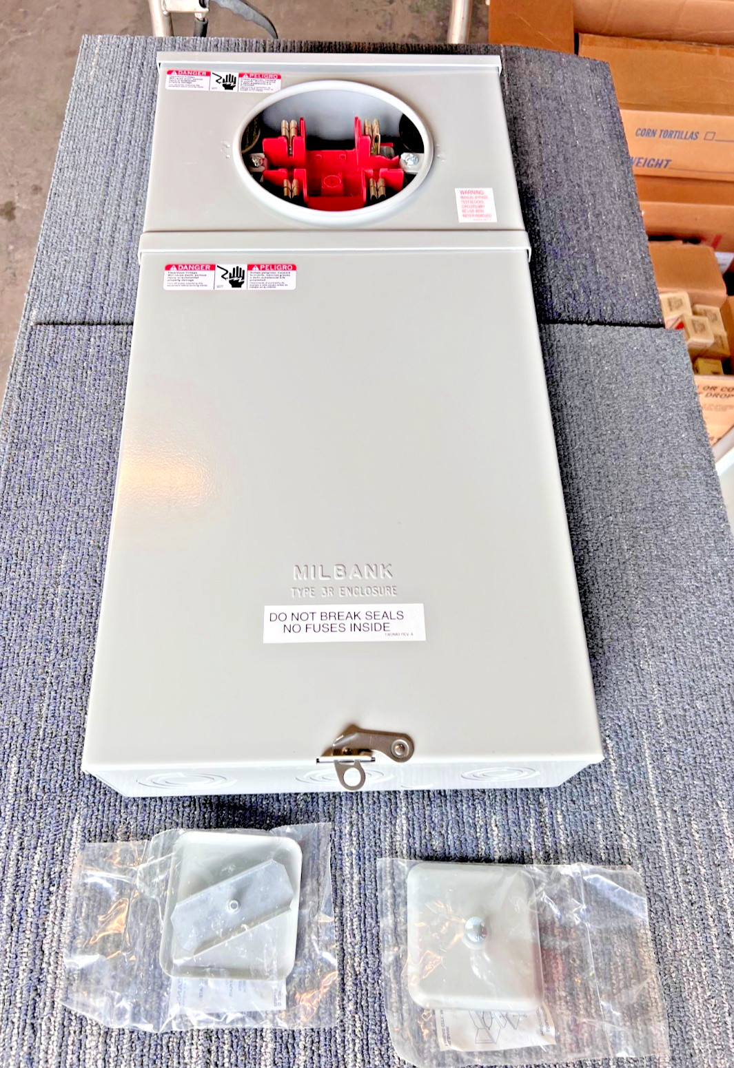 Milbank Type R Enclosure 600V Single Phase 3 Wire 114TB-RP 100 Amp rating Milbank Type R Enclosure 600V Single Phase 3 Wire 114TB-RP 100 Amp rating