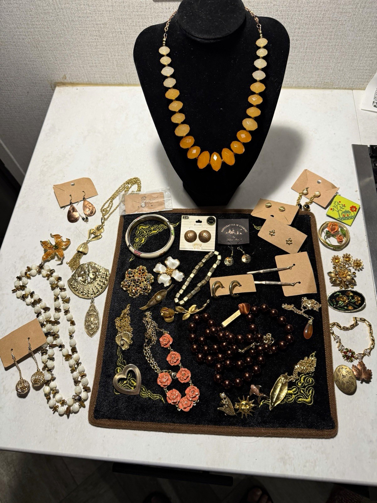 Vtg Costume Jewelry Estate Lot Unmarked Reseller Wholesale Brooch Necklace Vtg Costume Jewelry Estate Lot Unmarked Reseller Wholesale Brooch Necklace