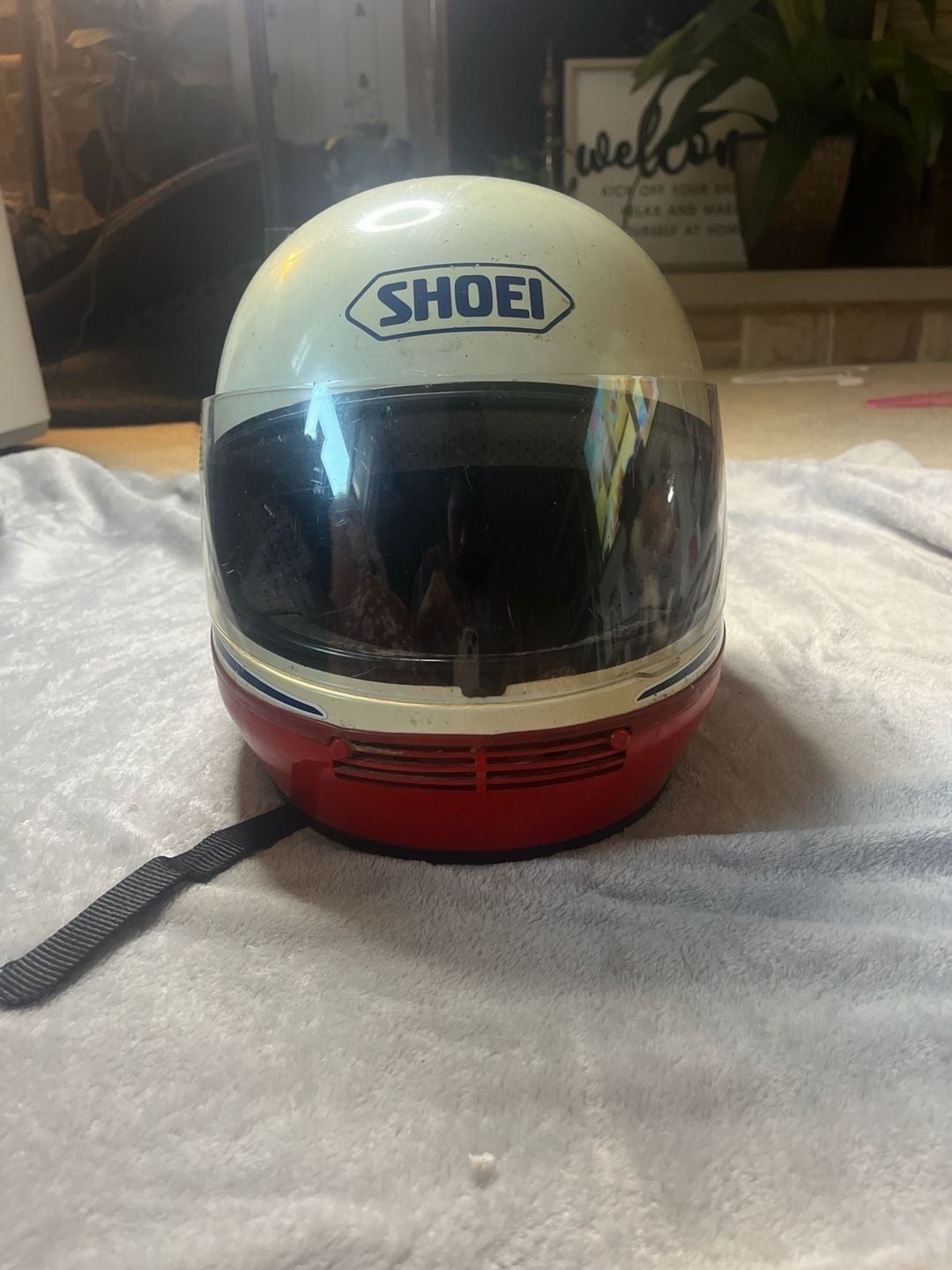 Vintage Shoei Full Face Motorcycle Helmet White and Red Vintage Shoei Full Face Motorcycle Helmet White and Red