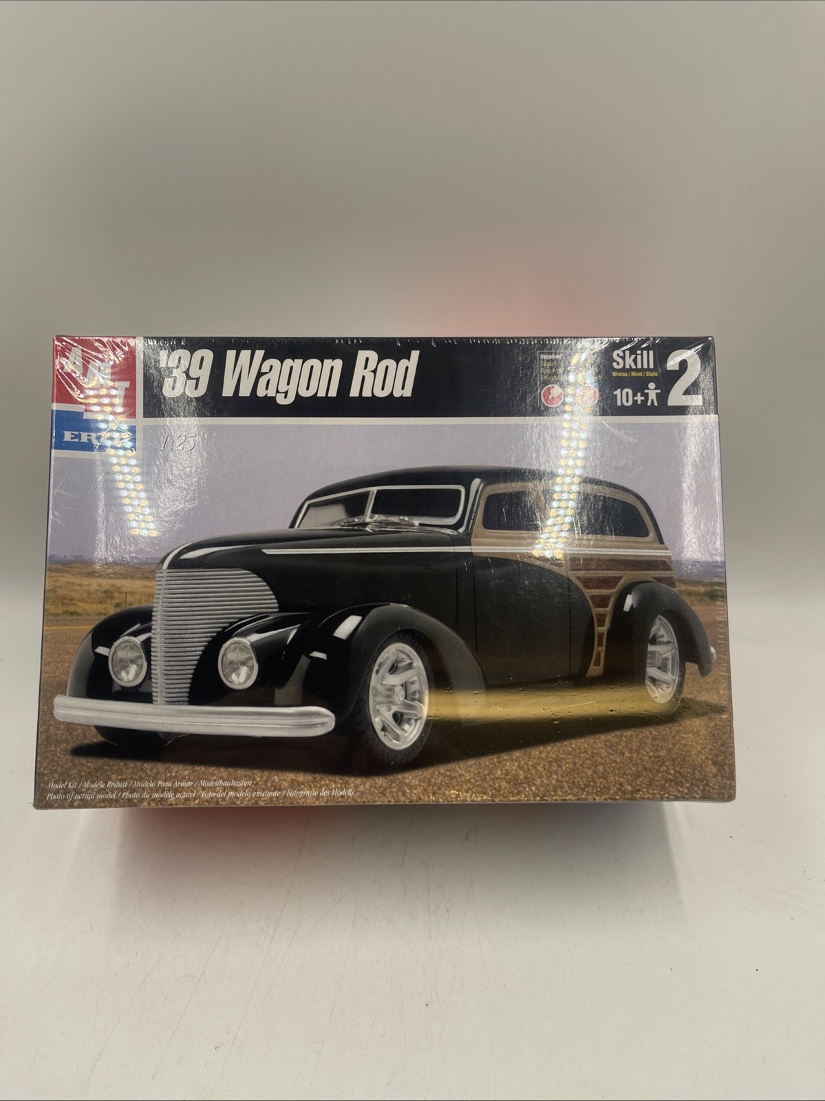 AMT 1939 CHEVROLET WAGON ROD MODEL KIT SEALED 30087. 