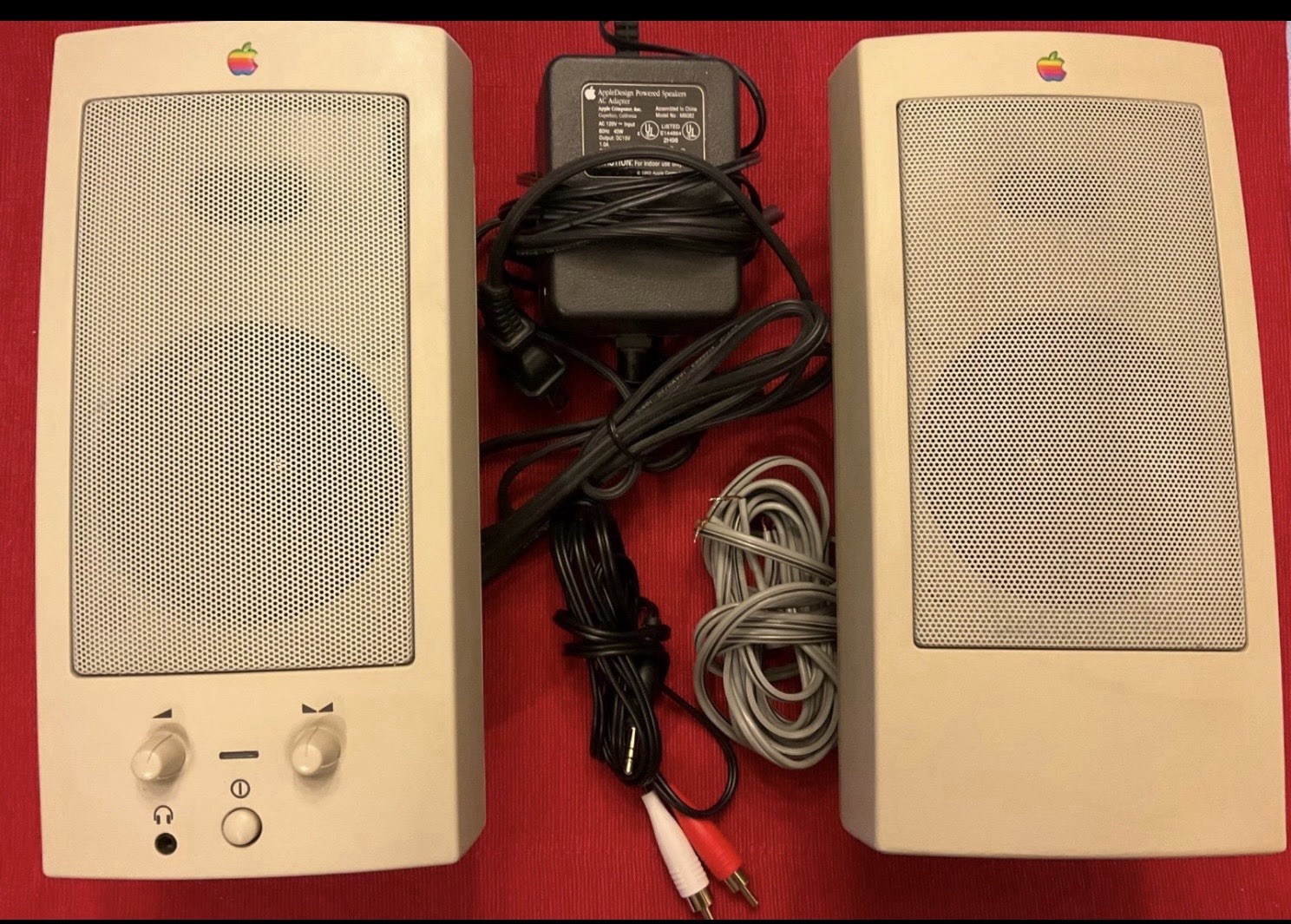 Apple Design Vintage 1993 Powered Speakers Set Model: M6082 Computer Speakers Apple Design Vintage 1993 Powered Speakers Set Model: M6082 Computer Speakers