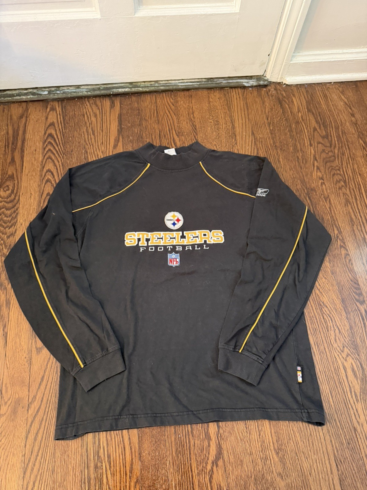 Mens Pittsburgh Steelers Reebok Mock Neck size Large Mens Pittsburgh Steelers Reebok Mock Neck size Large