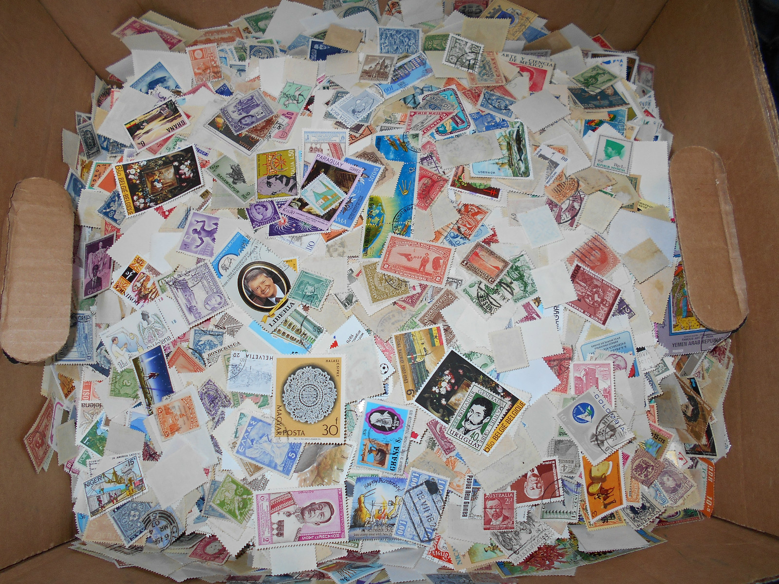 Worldwide foreign stamp mix - Five pounds (80 oz) off-paper - bulk lot