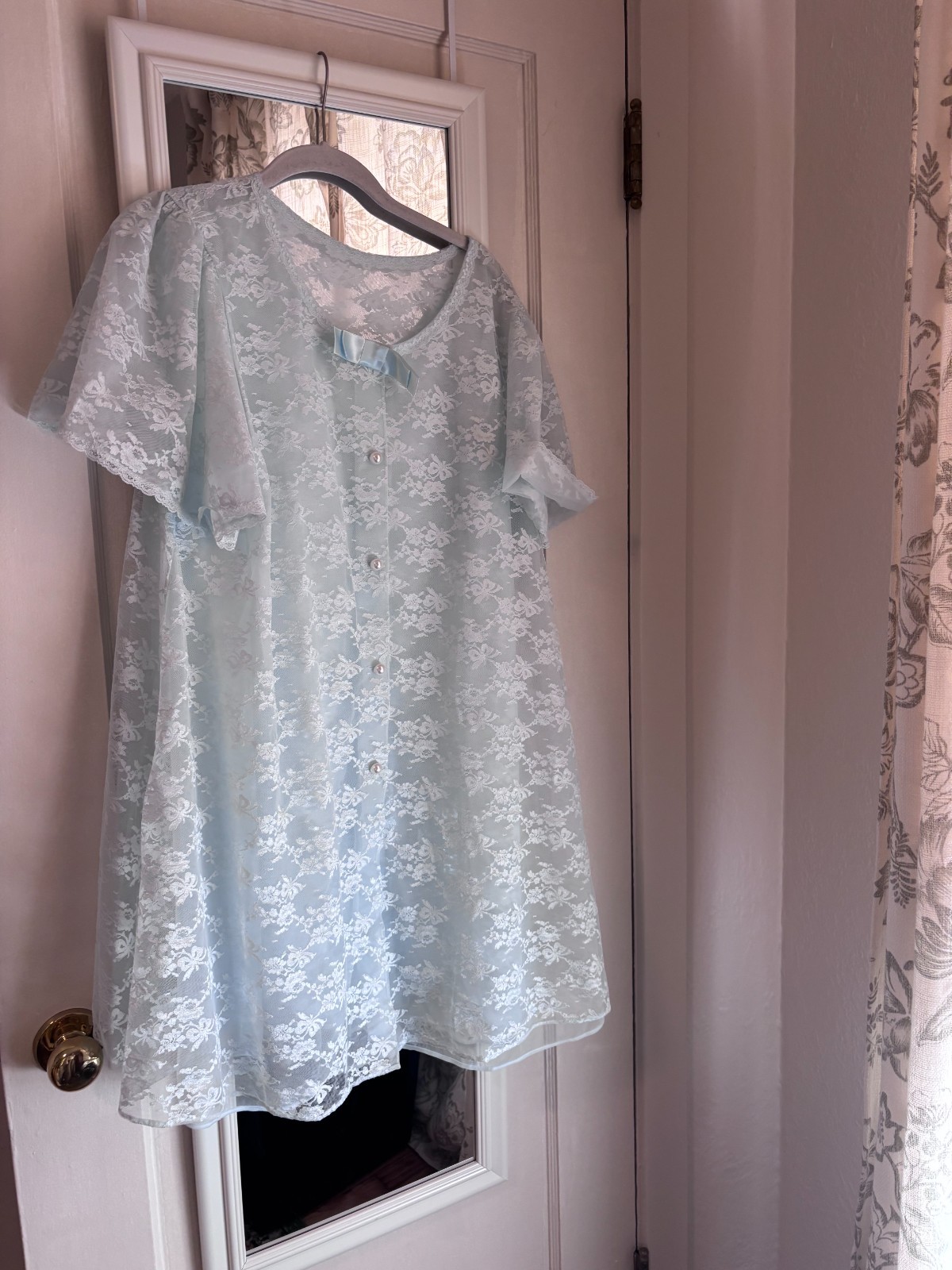 Vintage 1960\'s Lingerie Night gown, size Medium, made in USA