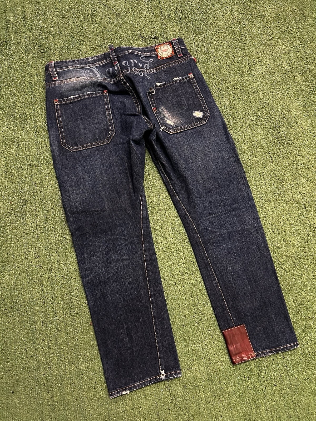 DSQUARED2 Men\'s Dark Wash Blue Denim Jeans Slim Straight Distressed Logo 50