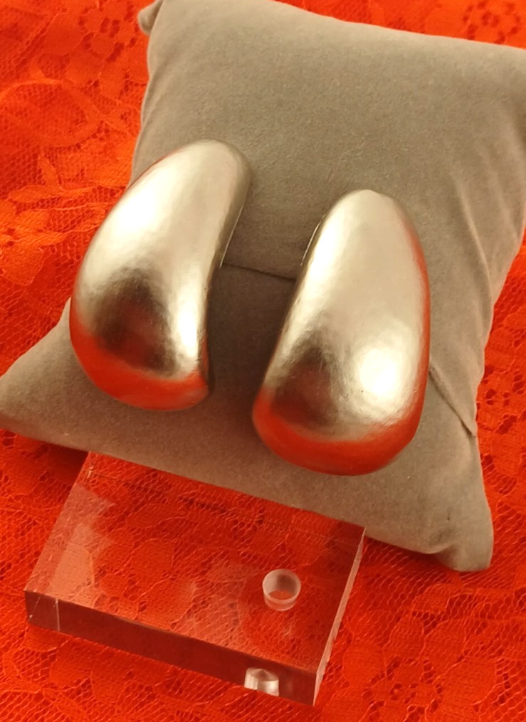 Vintage 1990s Les Bernard Vanity Collection Puffy Kidney Bean Clip-On Earrings