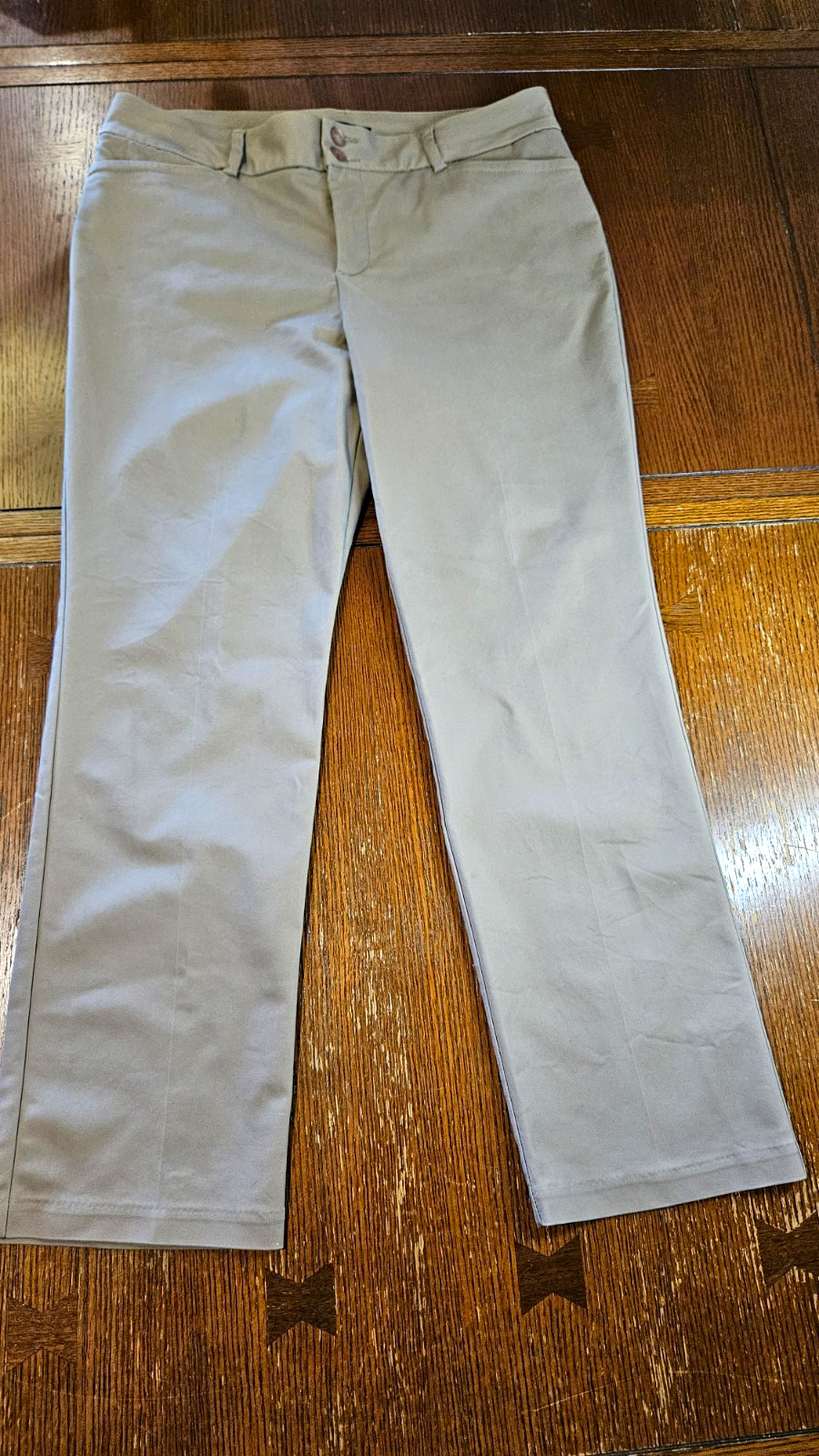Lee Women’s 12 short Regular Fit Straight Leg Mid Rise Shaping Beige Pants 
