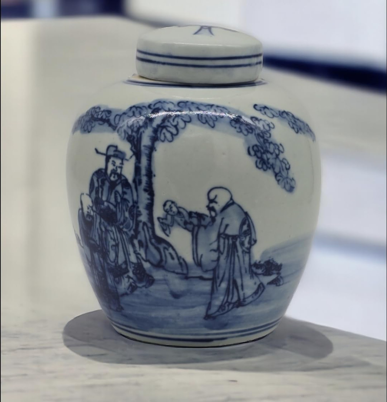 Retro Antique Like Style Blue and White Porcelain ancients Ceramic Covered Ja... Retro Antique Like Style Blue and White Porcelain ancients Ceramic Covered Ja...