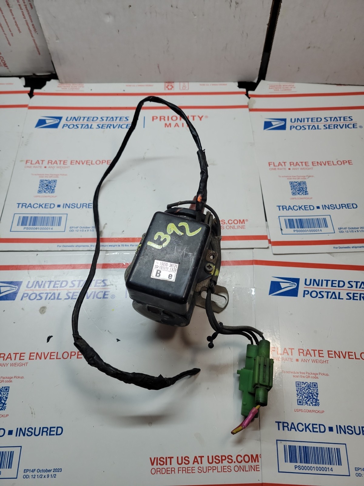 1978-1979 Toyota Pickup Hilux Ignition Coil 20R  19070-38171 
