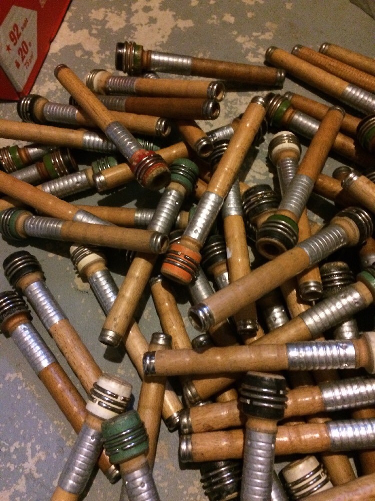 BULK Lot of 50 ~ Textile Mill Wooden Vintage Spools Bobbins Quills 7