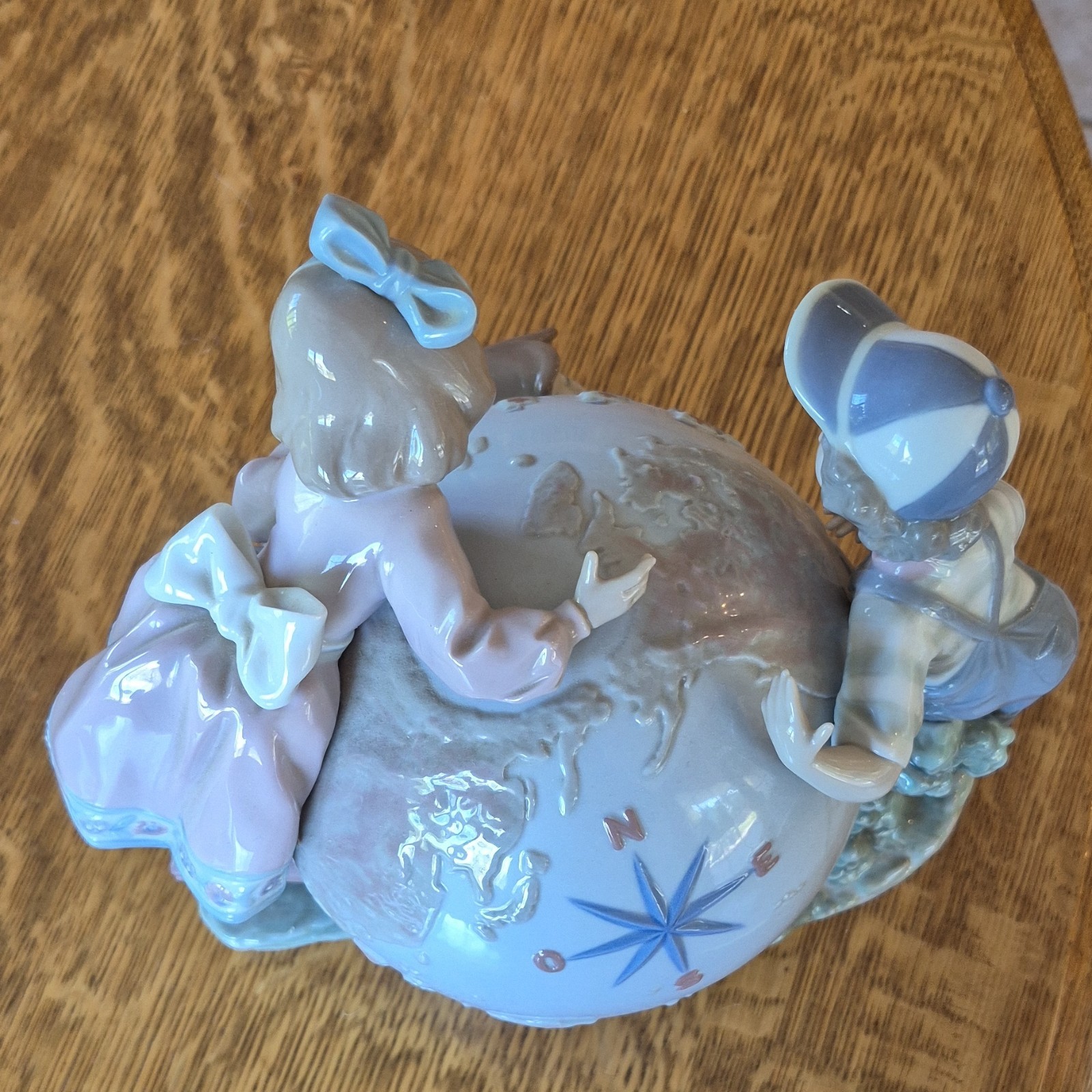 Lladró El Viaje de Colon 05847 Porcelain Children Figurine Hand Painted w/Box Lladró El Viaje de Colon 05847 Porcelain Children Figurine Hand Painted w/Box