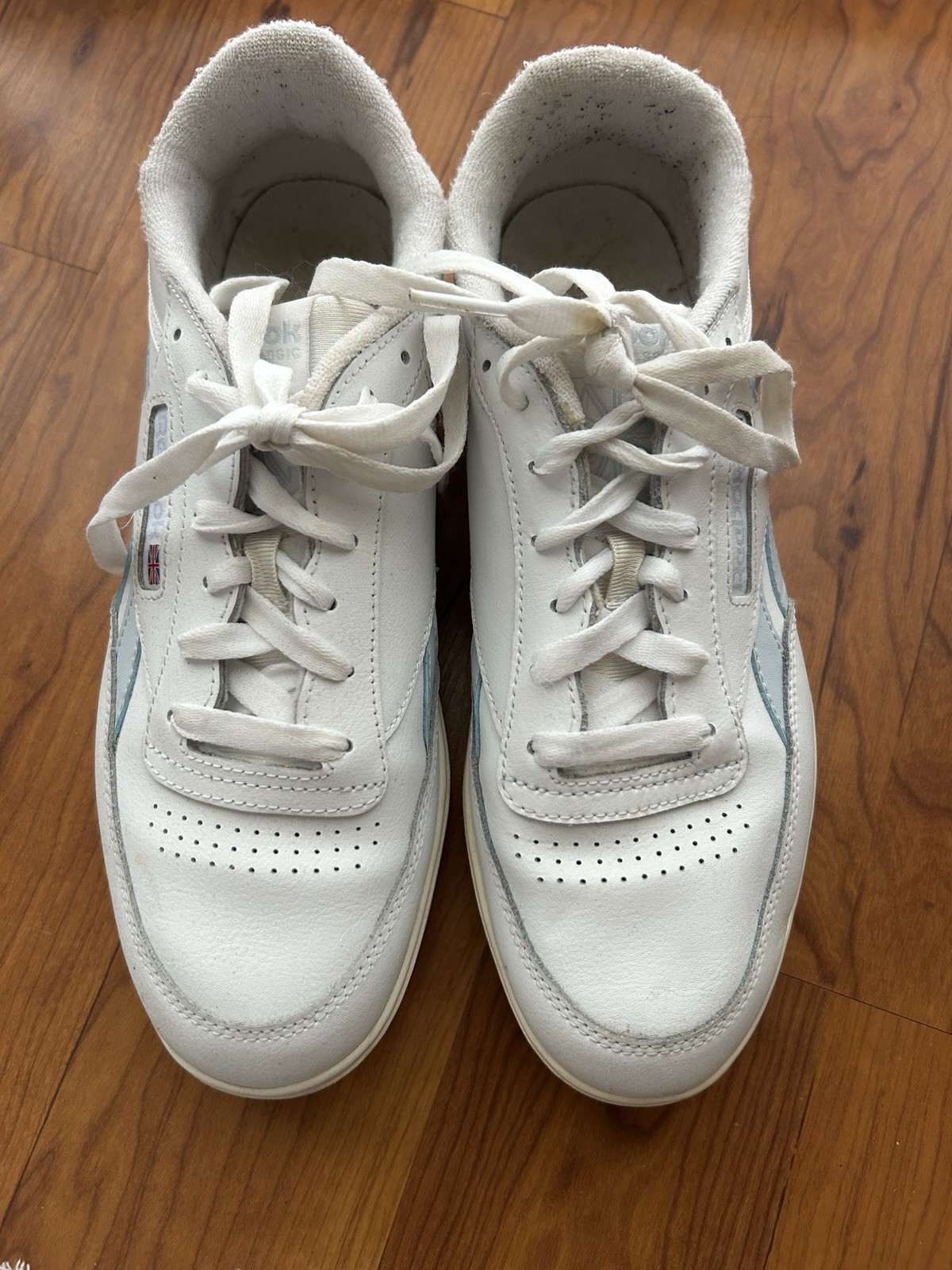 Reebok woman’s Club C Double Top Lace-Up Athletic Sneakers White/Light Blue Log Reebok woman’s Club C Double Top Lace-Up Athletic Sneakers White/Light Blue Log