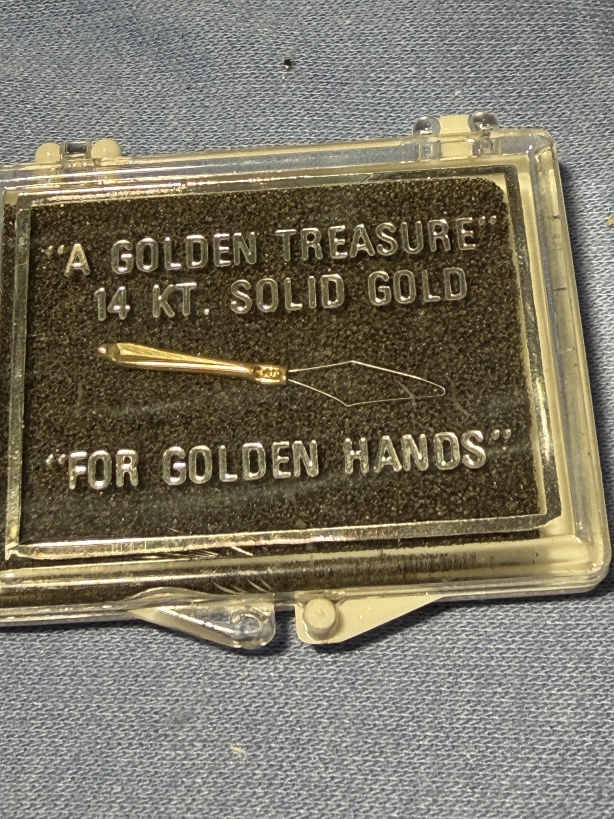 VINTAGE FOR GOLDEN HANDS NEEDLE THREADER-14K SOLID GOLD MARKED 14K-ORIGINAL CASE VINTAGE FOR GOLDEN HANDS NEEDLE THREADER-14K SOLID GOLD MARKED 14K-ORIGINAL CASE
