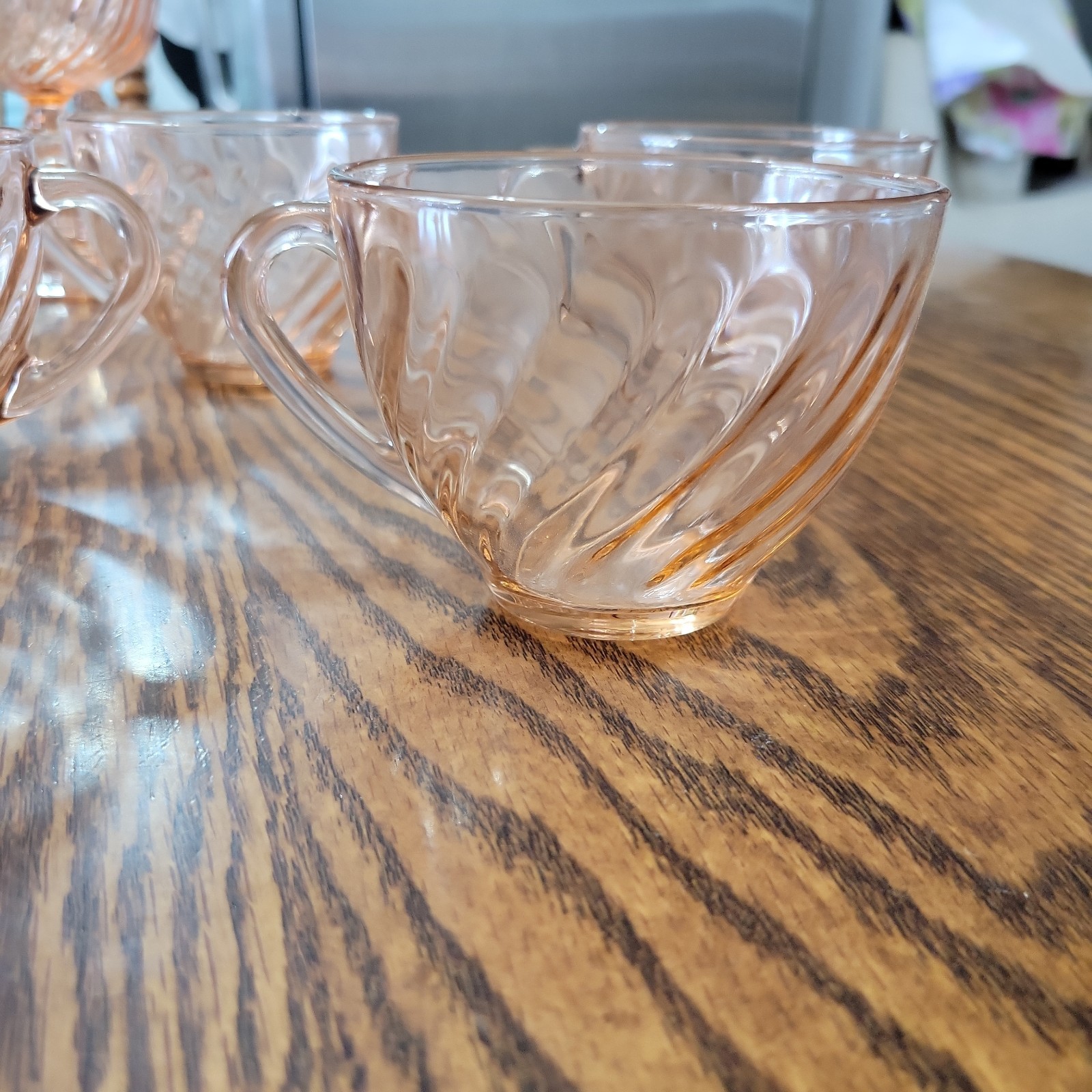 4 Vtg Arcoroc France Rosaline Pink Glass Swirl Coffee Teacup & Saucers Easter