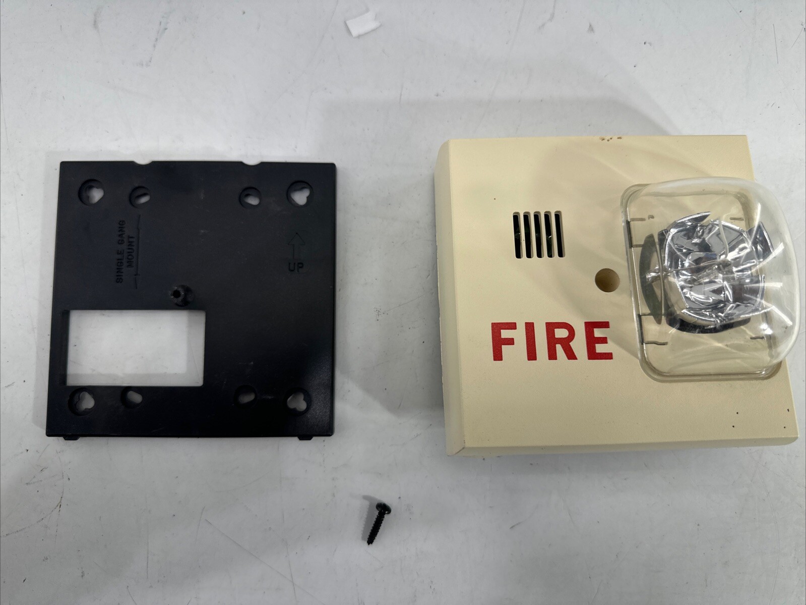 Siemens U-MHU-MCS-W Fire Alarm Horn/Strobe WHITE (WITH BRACKET)