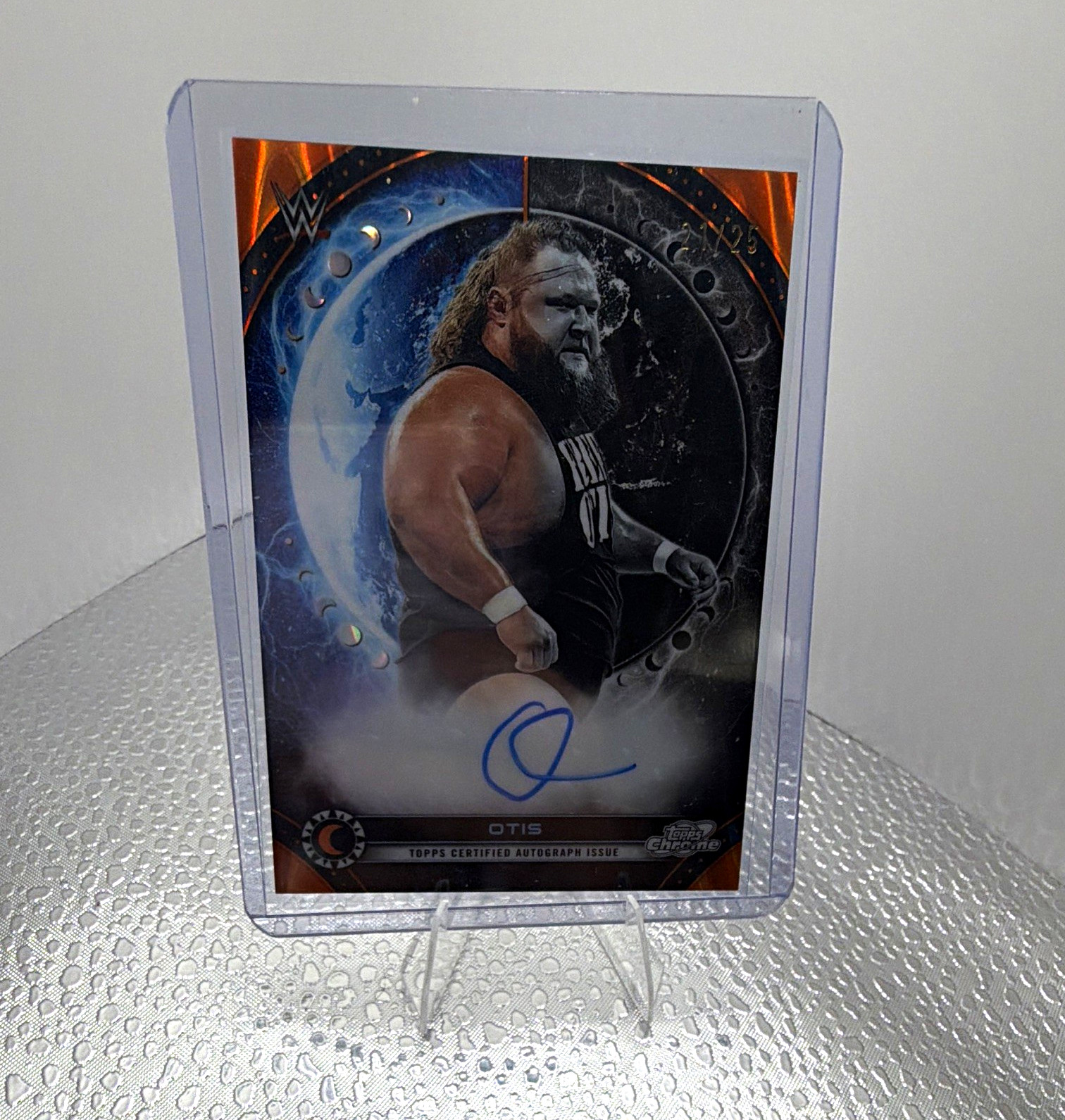 Topps 2026 Cosmic Chrome WWE Equinox Autographs Otis EA-OTS Refractor /25 Auto Topps 2026 Cosmic Chrome WWE Equinox Autographs Otis EA-OTS Refractor /25 Auto