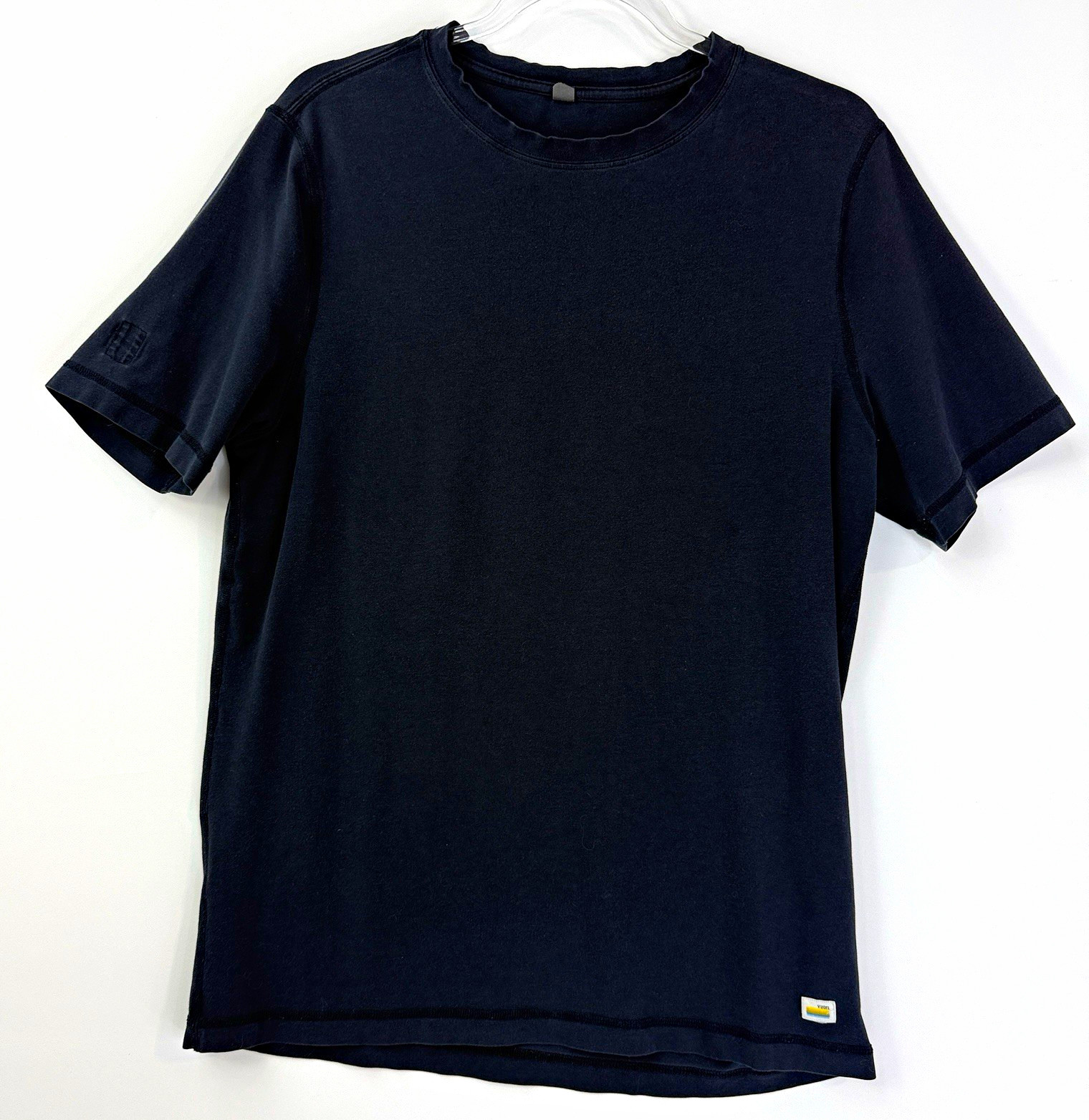 Vuori Strato Tech Tee Mens Size M Navy Blue V101 Short Sleeve Performance Shirt