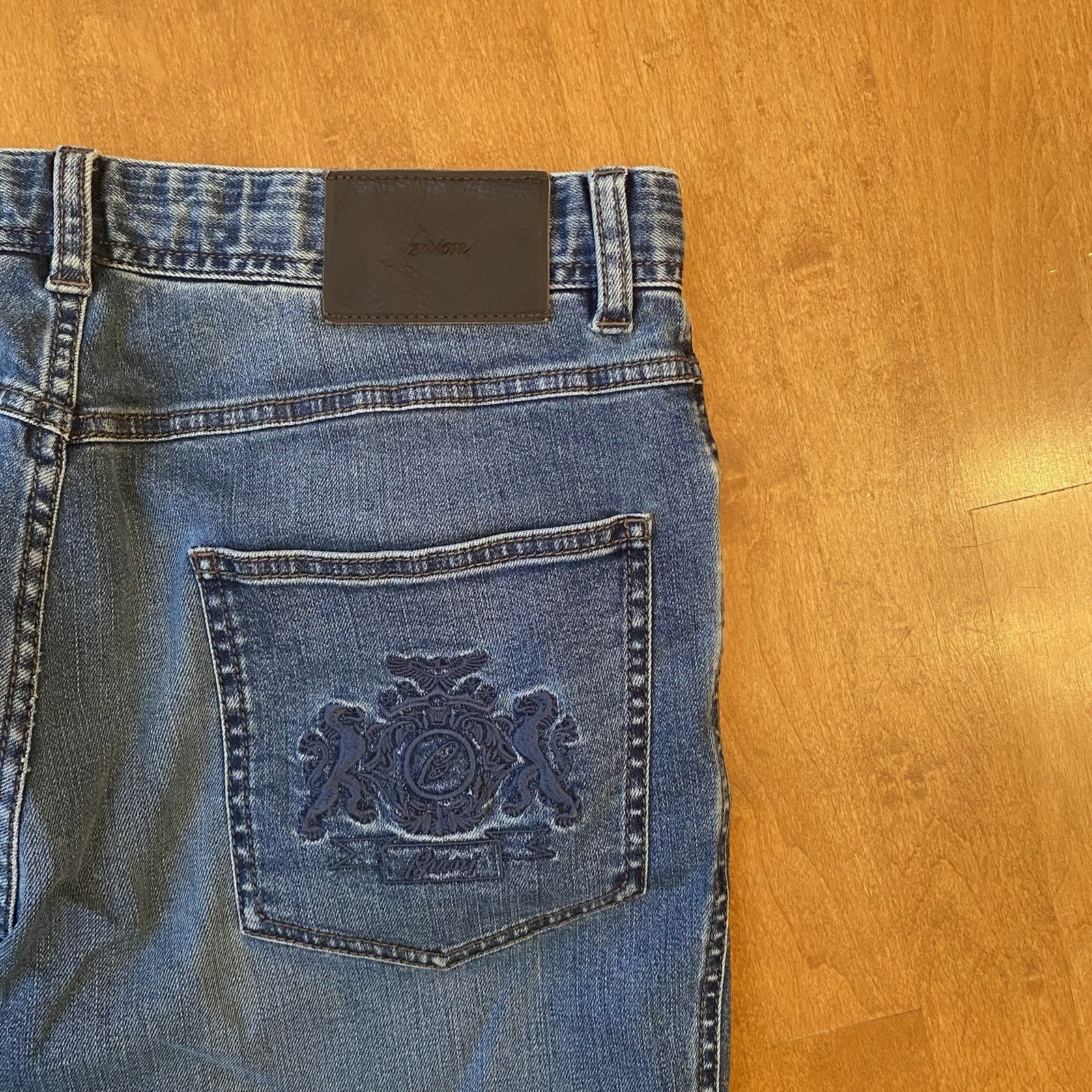 Brioni Stelvio Embroidered Jeans 32x32 Brioni Denim Made in Italy Medium Wash