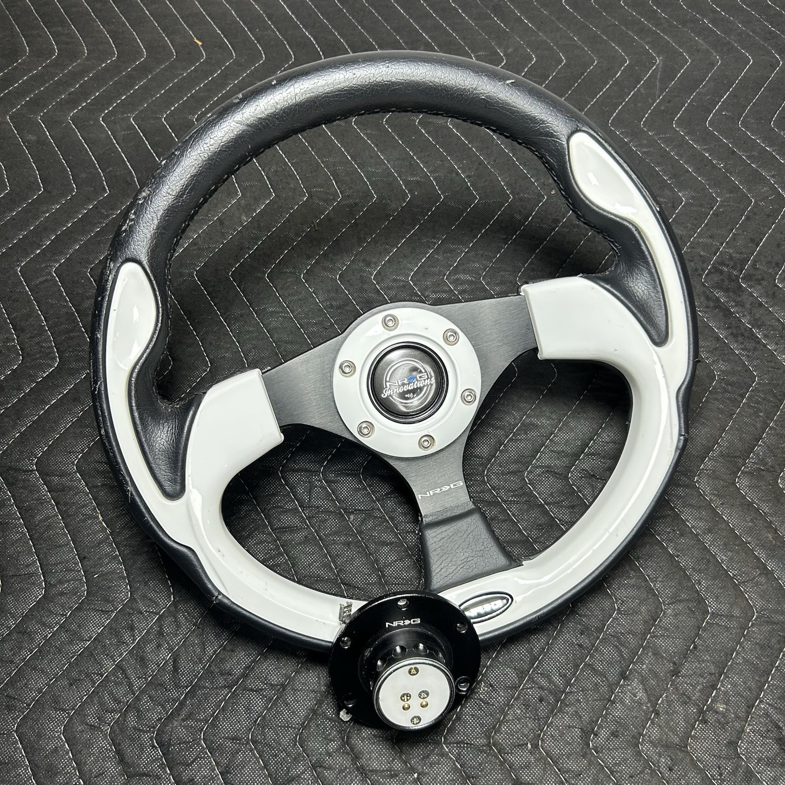 NRG 350mm Pilota Steering Wheel White Quick Release 2.0 Neochrome SRK-200 USED