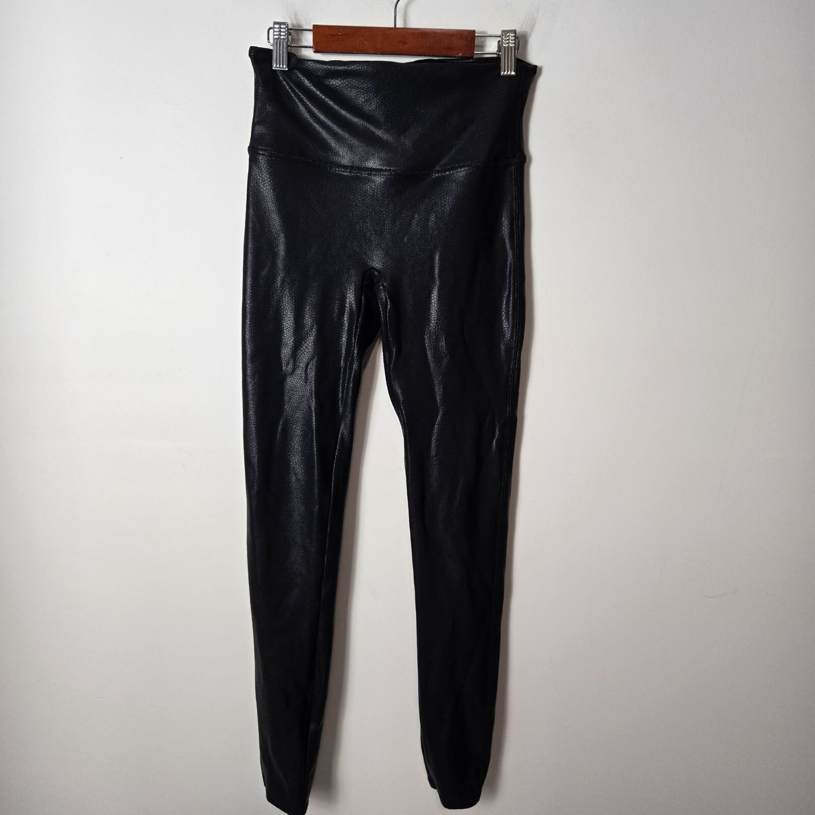 Spanx Size M Faux Leather Pebbled High Waisted Leggings Black Slimming
