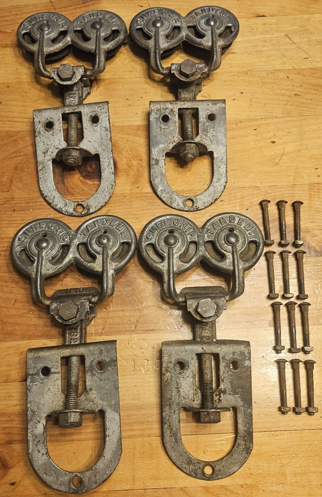 VINTAGE F E MYERS SUREGRIP TANDEM BARN DOOR ROLLERS W/ FASTENING BOLTS HARDWARE VINTAGE F E MYERS SUREGRIP TANDEM BARN DOOR ROLLERS W/ FASTENING BOLTS HARDWARE