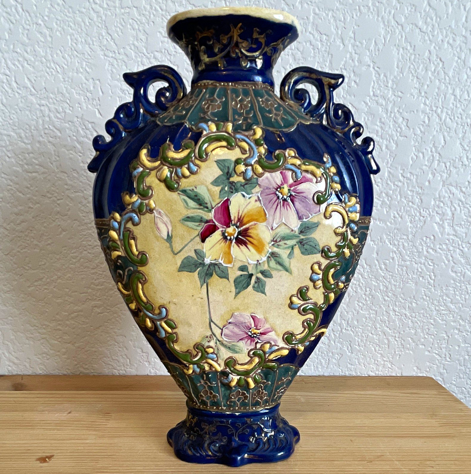 Antique Japanese Nippon Porcelain Vase Hand-Painted Floral Design 20th Century