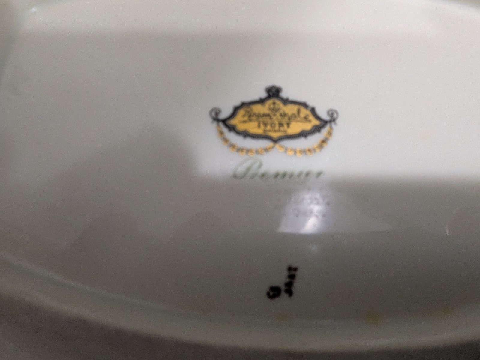 Rosenthal Germany gold-rimmed porcelain with patterns 96 Pieces Rosenthal Germany gold-rimmed porcelain with patterns 96 Pieces