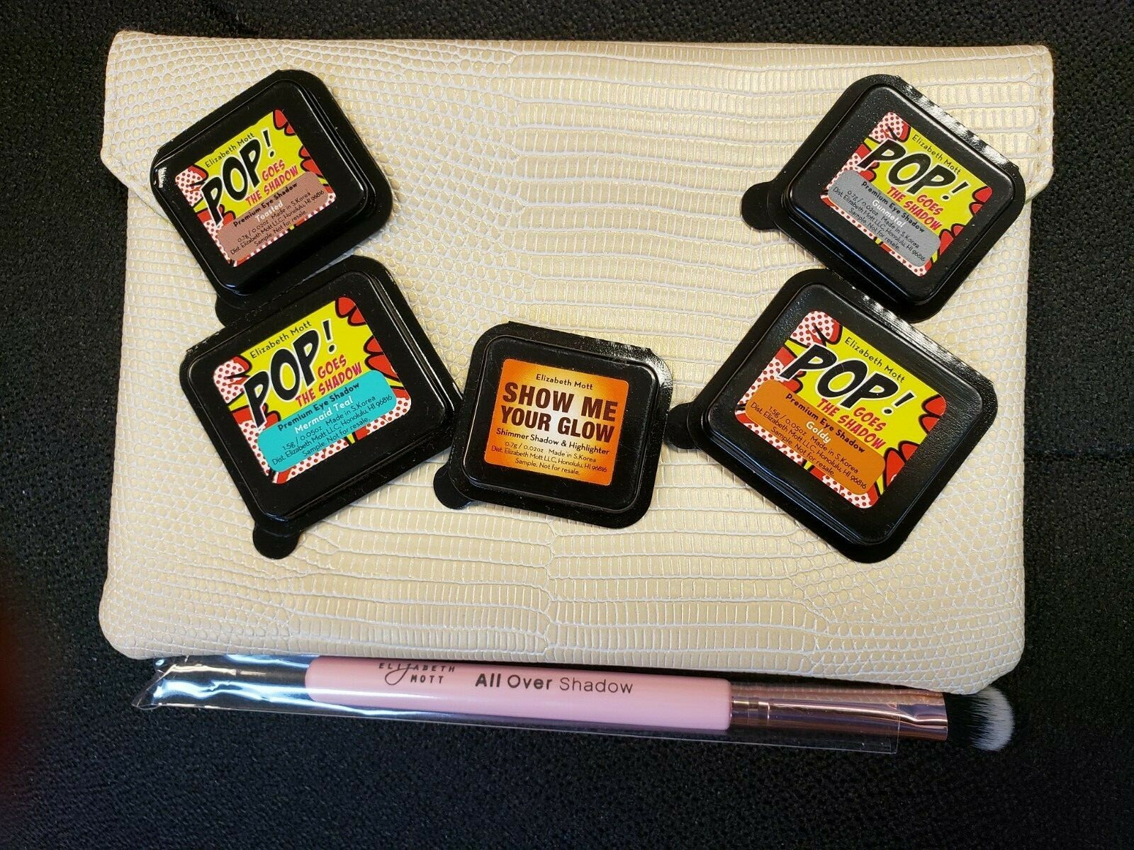5 Elizabeth Mott Pop Goes the Shadows with Elizabeth Mott Brush & Bag 5 Elizabeth Mott Pop Goes the Shadows with Elizabeth Mott Brush & Bag