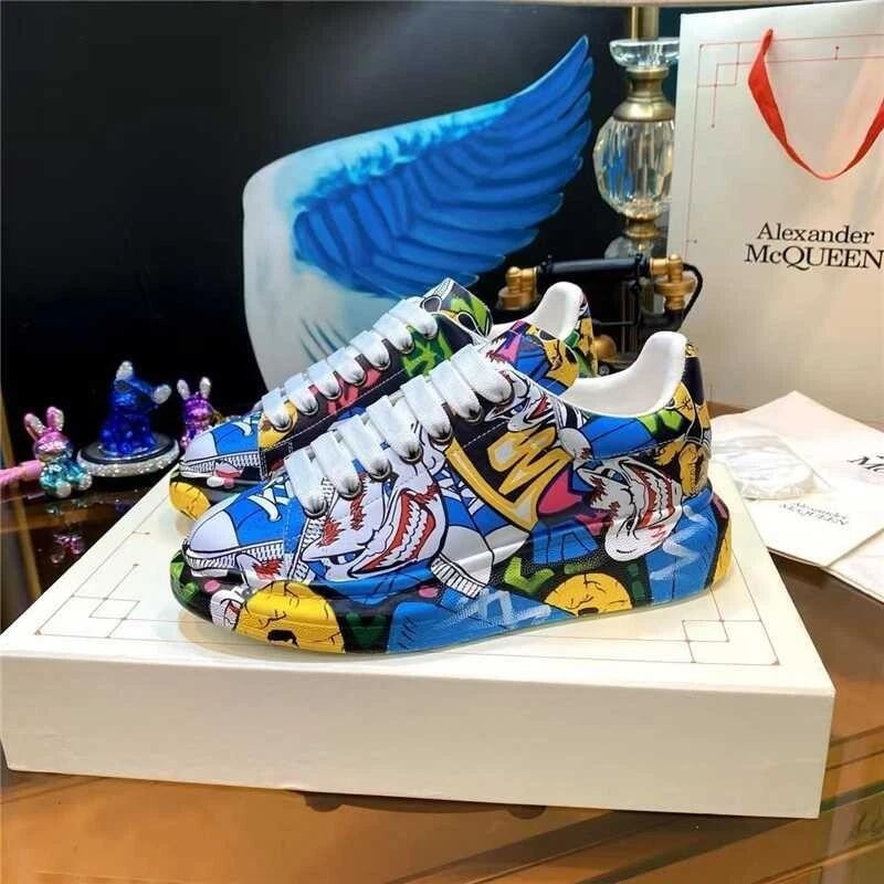 New Men\'s Alexander McQueen Oversized Graffiti Print Sneakers New Men\'s Alexander McQueen Oversized Graffiti Print Sneakers