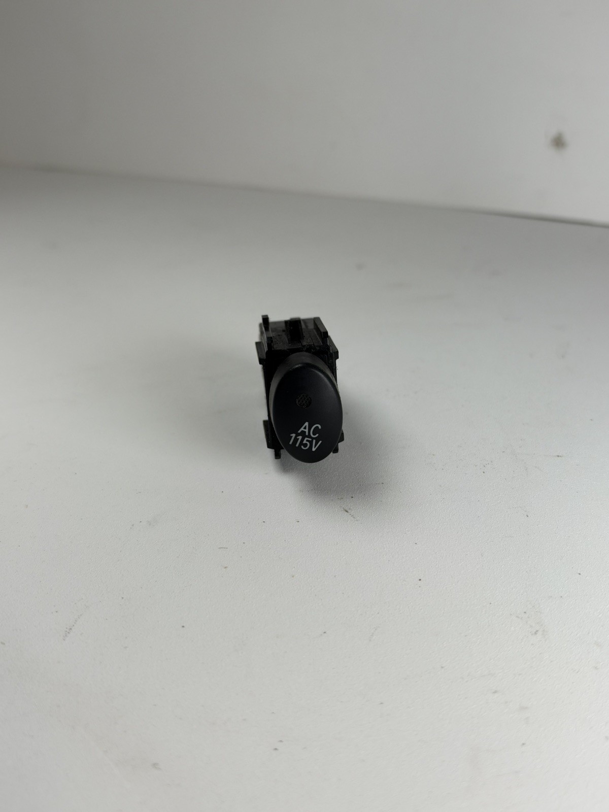 2001-2007 Toyota Sequoia AC 115V Inverter Switch OEM 2001-2007 Toyota Sequoia AC 115V Inverter Switch OEM