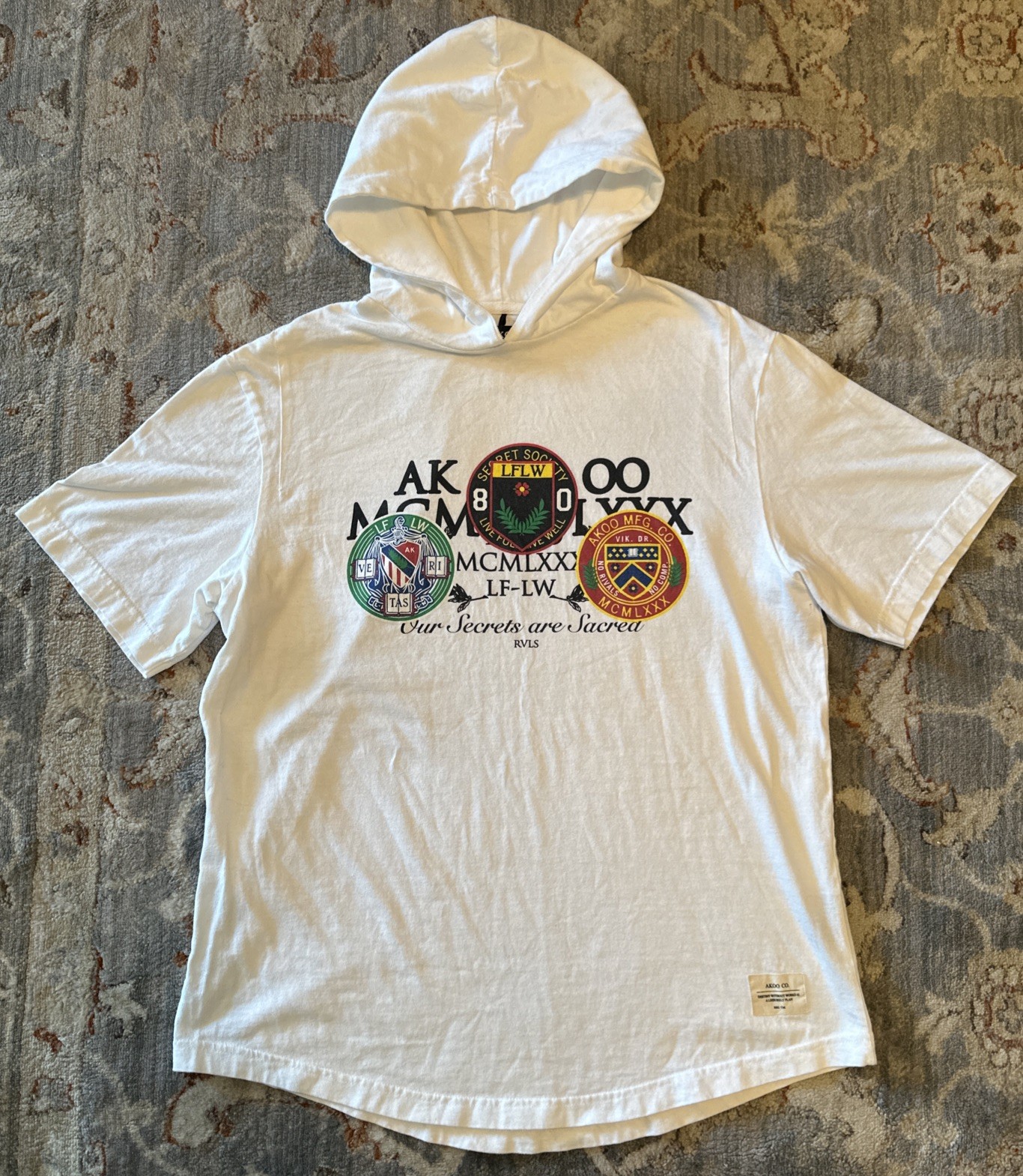 AKOO A King Of Oneself Crest Graphic Hooded T-Shirt Mens M White Streetwear Tee