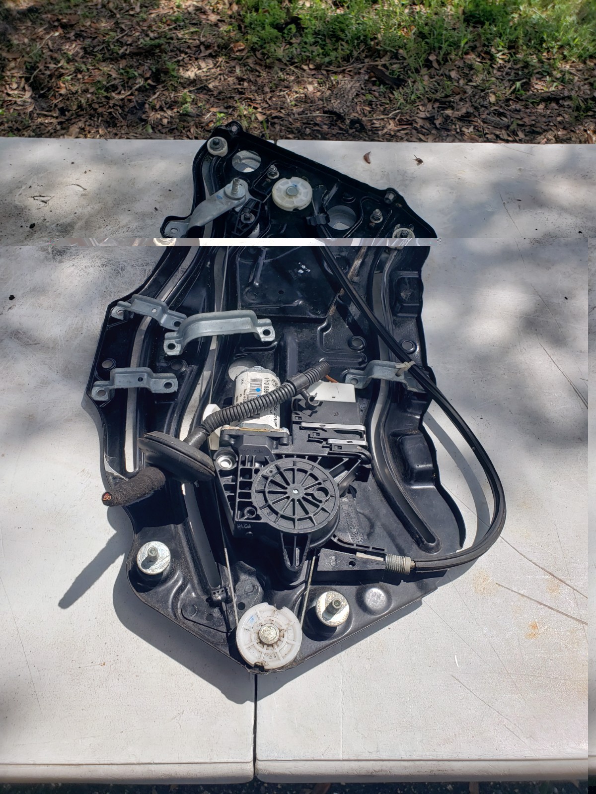 VW Beetle Convertible 03-10 RH Rear Power Window Motor Regulator 1Y0-959-812 VW Beetle Convertible 03-10 RH Rear Power Window Motor Regulator 1Y0-959-812