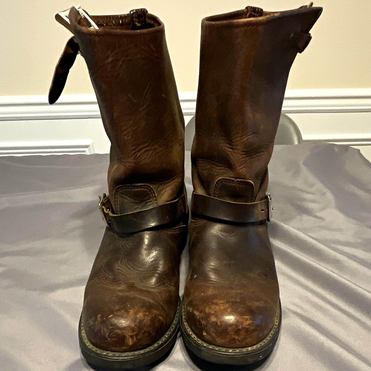 Frye Men’s 11.5 Brown Leather Engineer Boots Round Toe Pull-On Buckle Rubber Frye Men’s 11.5 Brown Leather Engineer Boots Round Toe Pull-On Buckle Rubber