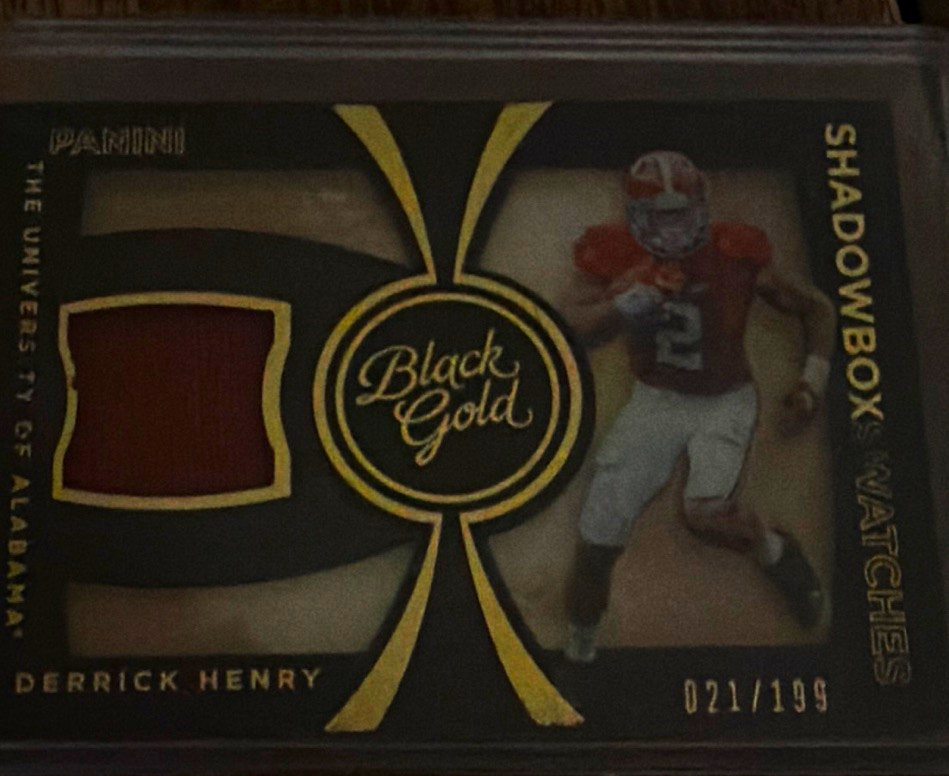 Panini Black Gold Shadowbox Swatches Derrick Henry Alabama Crimson Tide #21/199 Panini Black Gold Shadowbox Swatches Derrick Henry Alabama Crimson Tide #21/199