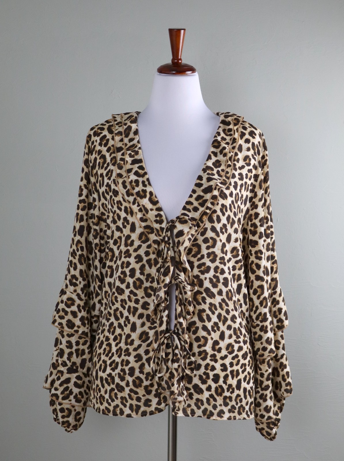 TORRID NWT $55 Goergette Tie Front Ruffle Leopard Frida Top Size 1 US 1X