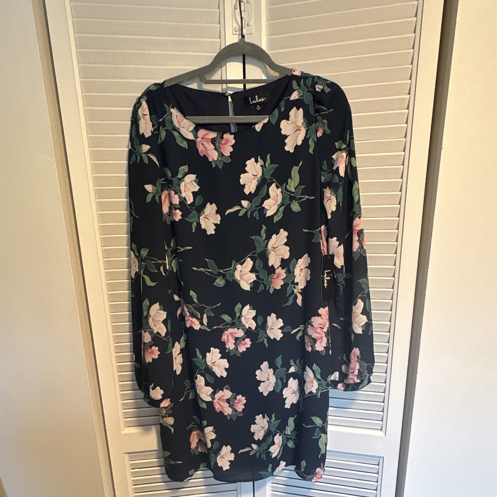 Lulus Women’s XL Blue Floral Long Sleeve Mini Dress Lulus Women’s XL Blue Floral Long Sleeve Mini Dress