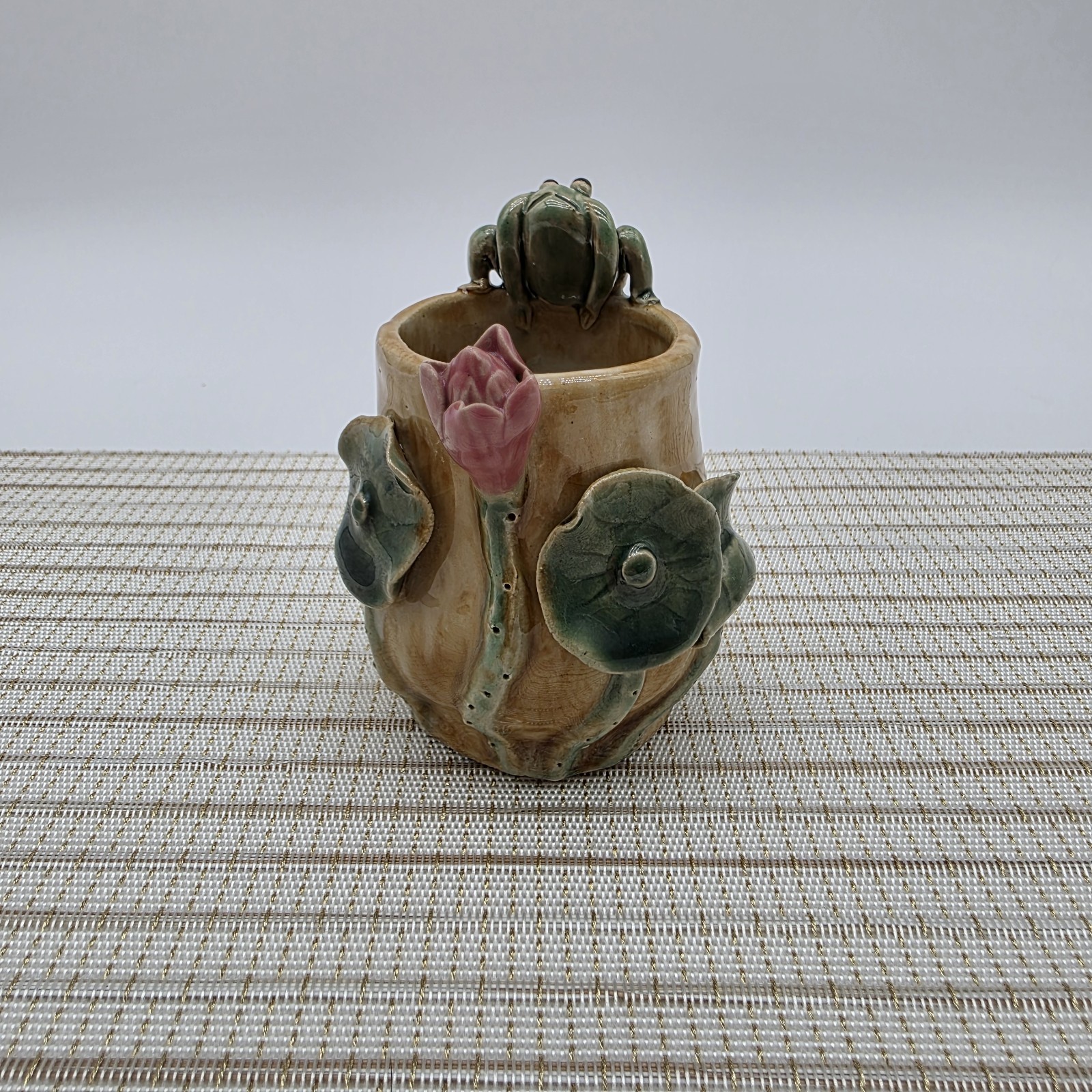 Signed Vintage Majolica Style Frog & Lily Pad Ceramic Vase Planter High Relief