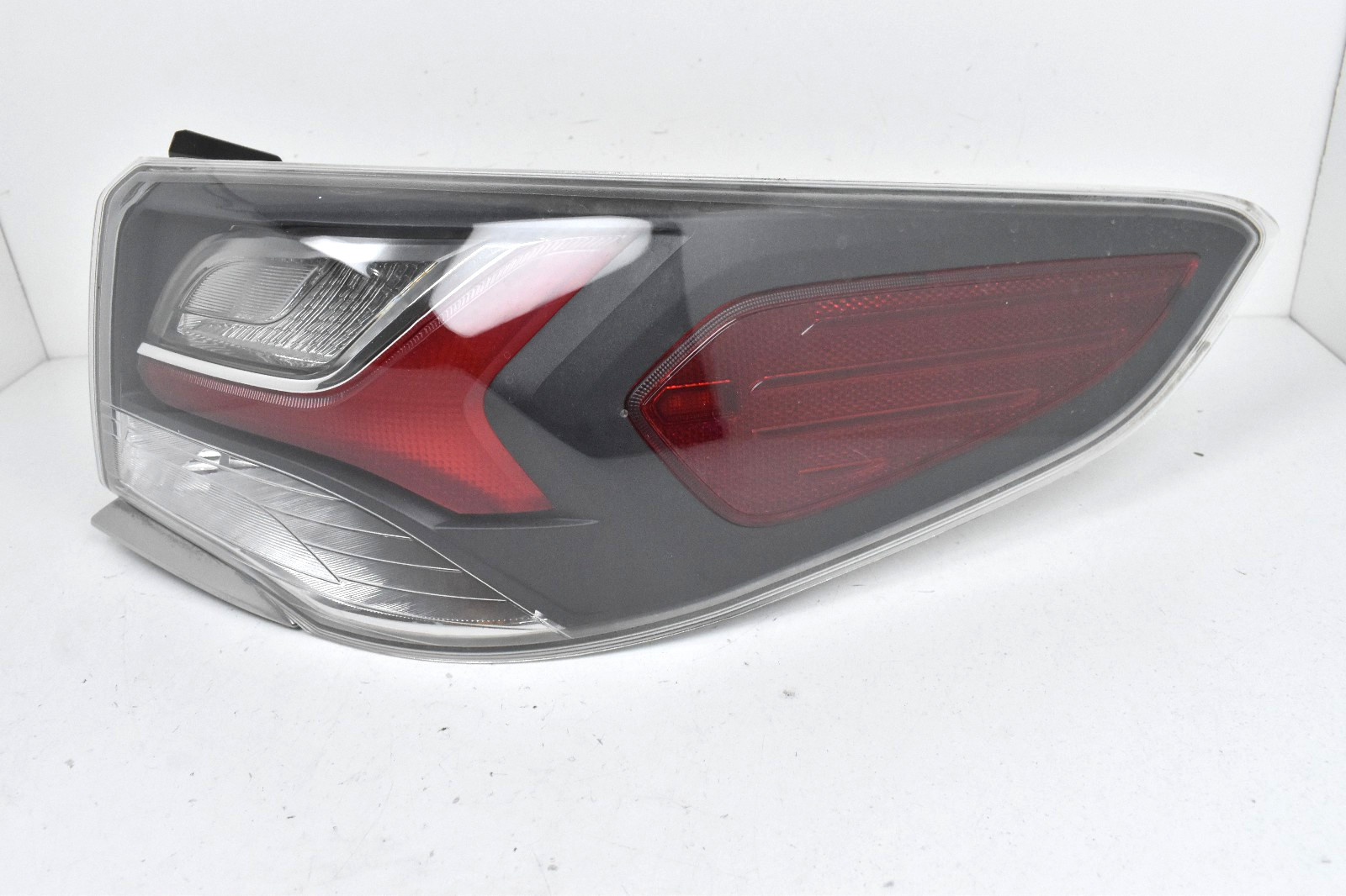 2018 2019 Hyundai Sonata HYBRID Outer Passenger Right Tail Light LED Chrome OEM 2018 2019 Hyundai Sonata HYBRID Outer Passenger Right Tail Light LED Chrome OEM