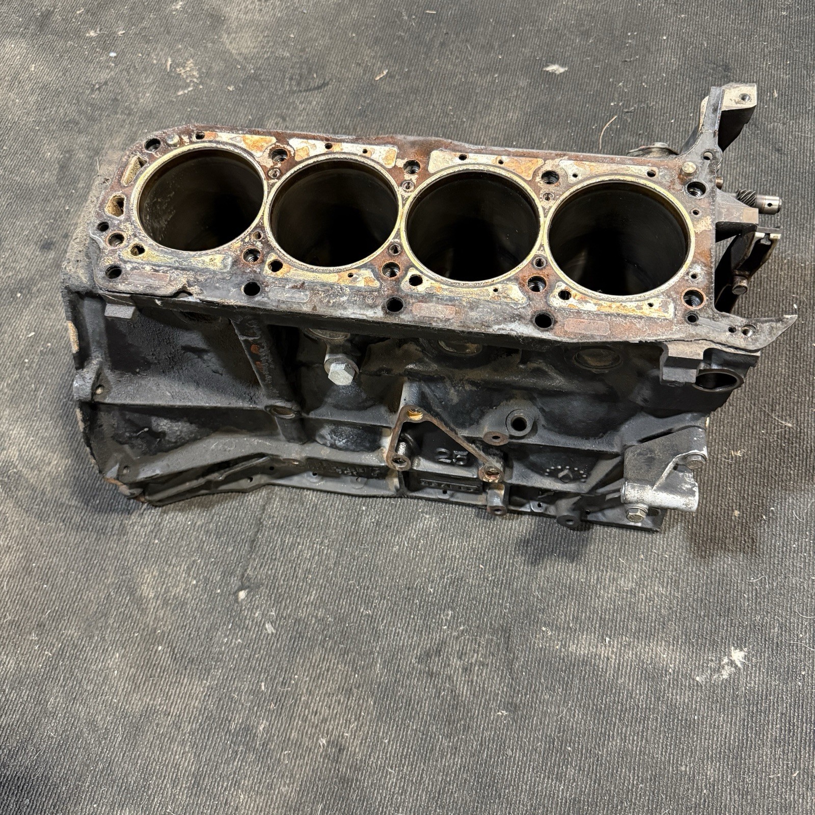 91-93 Mercedes 190e 2.3 Engine Bare Block & Main Caps M102 W201 M102.985
