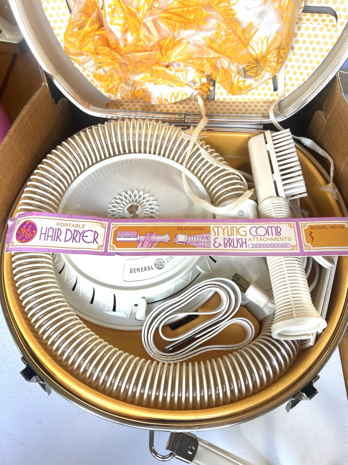 VTG 1950-60s General Electric Portable HD18 Bonnet Hair Dryer and Case VTG 1950-60s General Electric Portable HD18 Bonnet Hair Dryer and Case