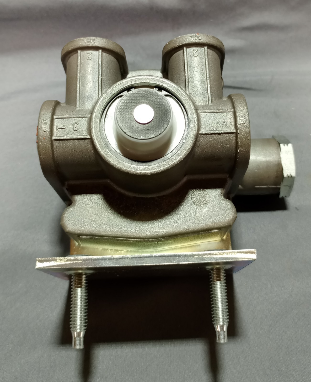 Bendix 103292N Relay Valve Bendix 103292N Relay Valve