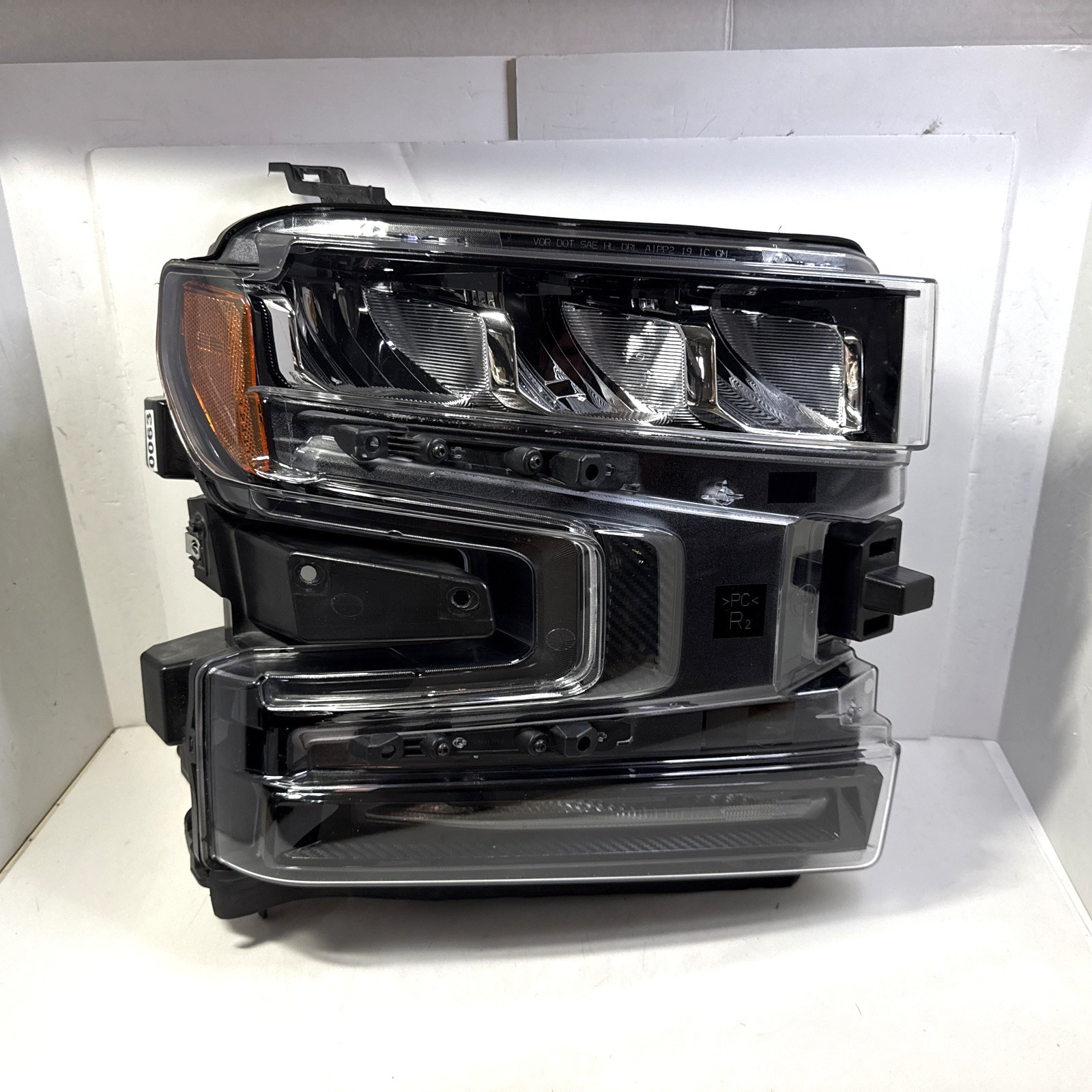 Chevrolet Silverado LTD 1500 Crew/Extended Cab 20-22 RH Headlight OEM 85567927