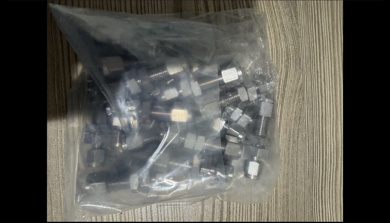 SWAGELOK SS-400-61-2 Bulkhead Reducing Union 1/4 X1/8 In Tube OD Lot Of 20