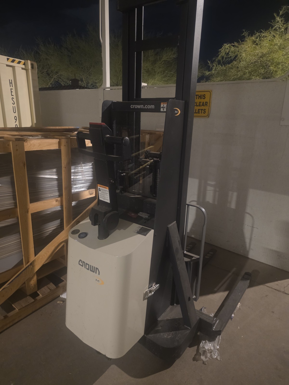 Crown M Series Walkie Stacker