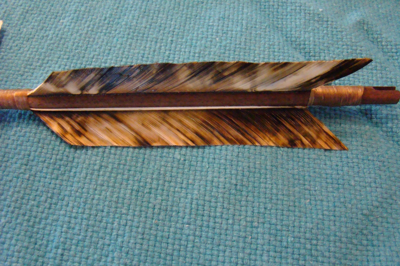 1 One Handmade Navajo 25 inch Arrow w/Turkey feathers & Stone chipped Arrowhead 1 One Handmade Navajo 25 inch Arrow w/Turkey feathers & Stone chipped Arrowhead