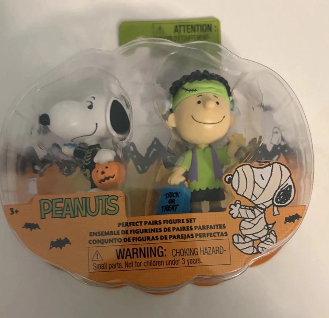 Peanuts Charlie Brown & Snoopy Halloween Perfect Pairs 2” Figures NEW