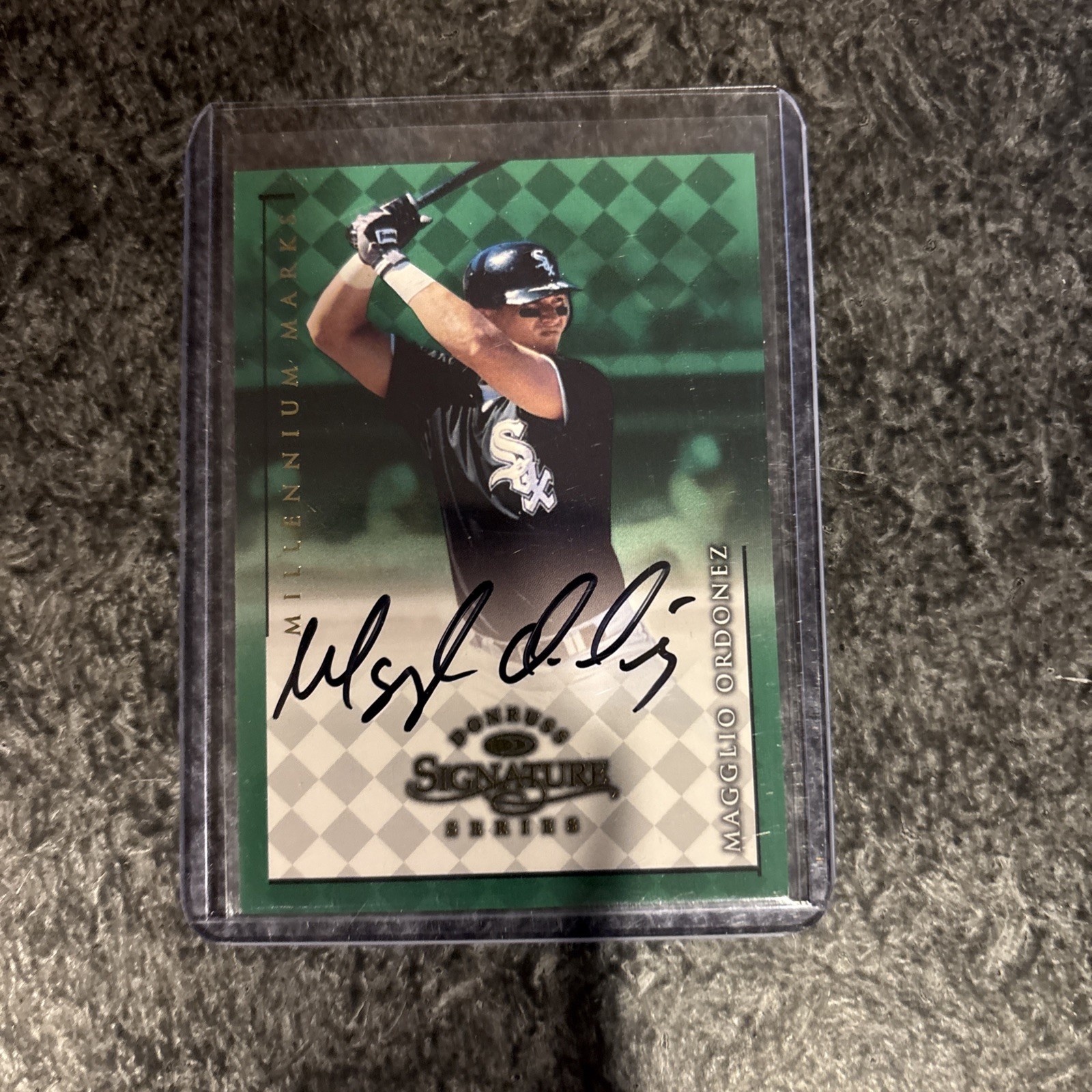 1998 Donruss Signature Series - Autographs Magglio Ordonez Millennium Marks 1998 Donruss Signature Series - Autographs Magglio Ordonez Millennium Marks