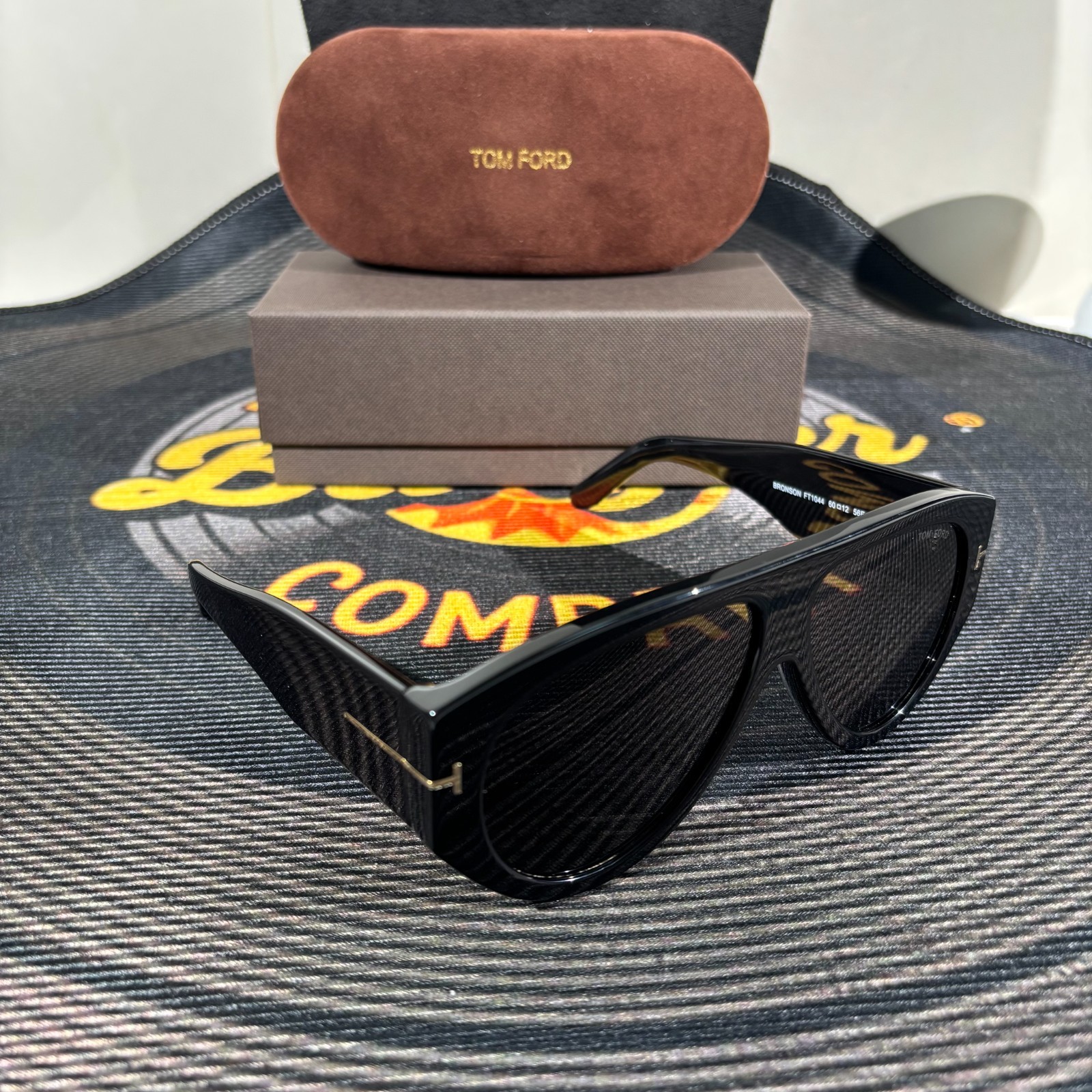 Tom Ford Black Sunglasses Gold Logo With Case & Box Tom Ford Black Sunglasses Gold Logo With Case & Box